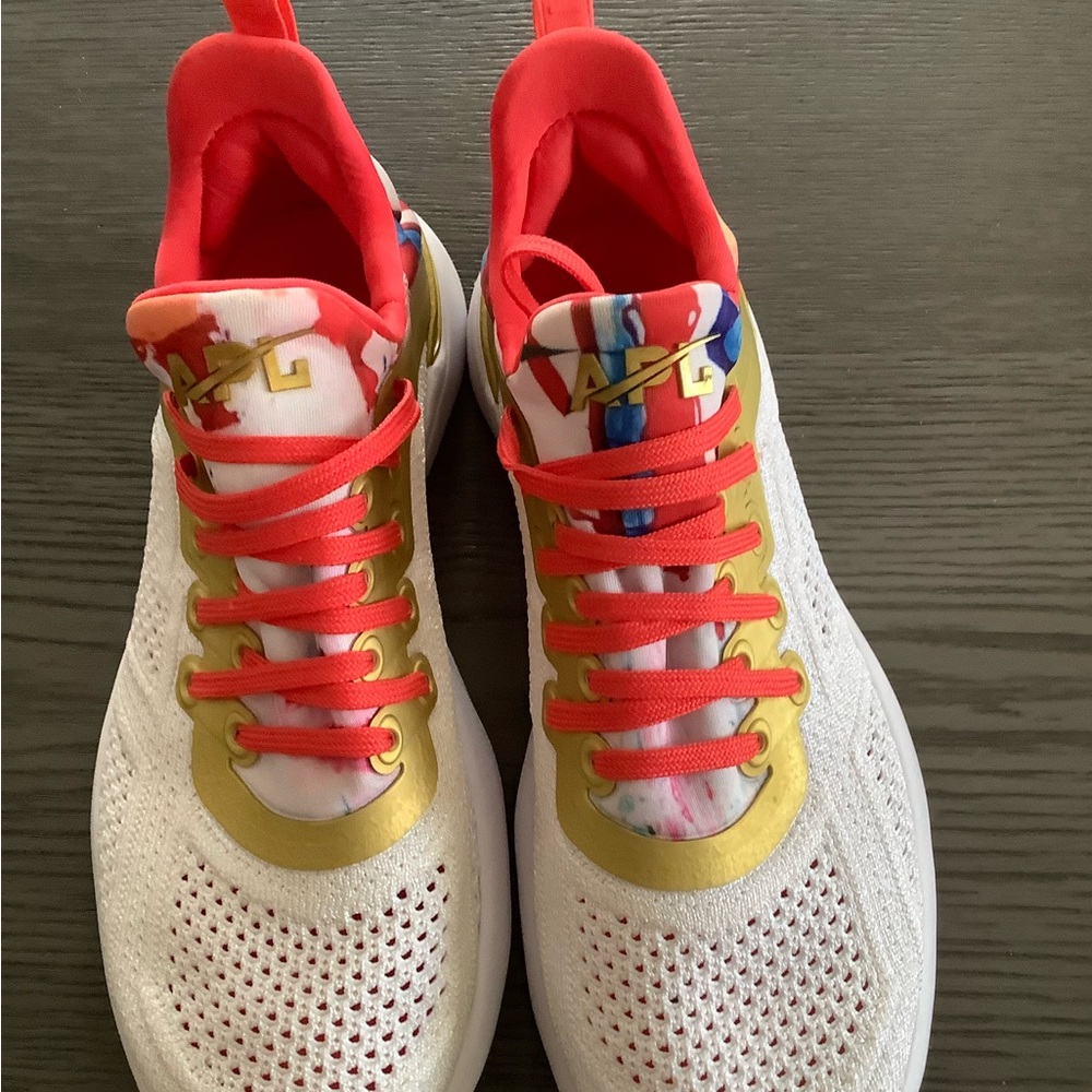 APL X SWEAT X KELSEY WELLS LIMITED EDITION TECH LOOM TRACER   NEW!